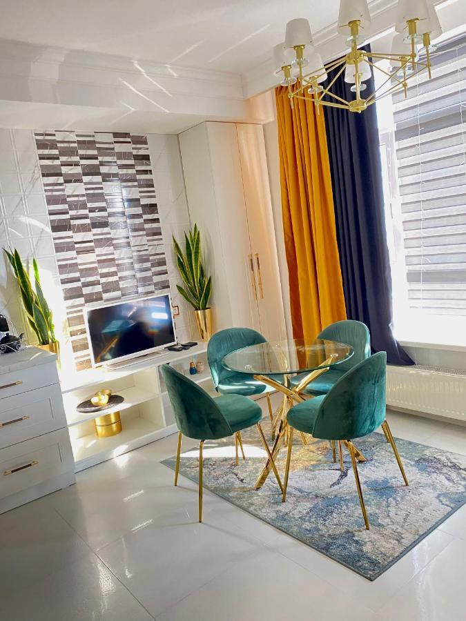 Delight Apartments Boryspilʼ Exteriör bild